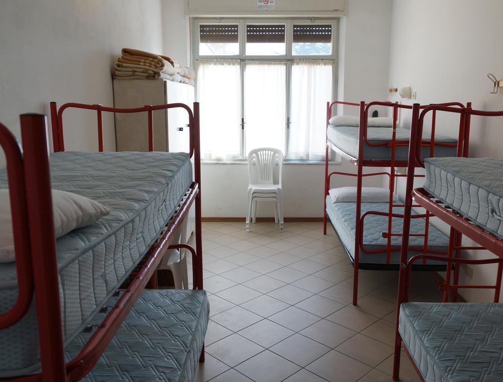 Ostello Della Gioventu Benacus Riva del Garda Værelse billede